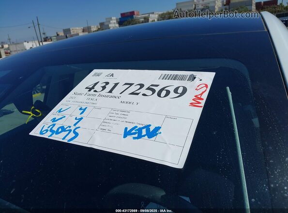5YJYGDEE2MF270641 2021 TESLA MODEL Y White 