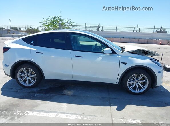 5YJYGDEE2MF270641 2021 TESLA MODEL Y White უკანა სალონის ხედი