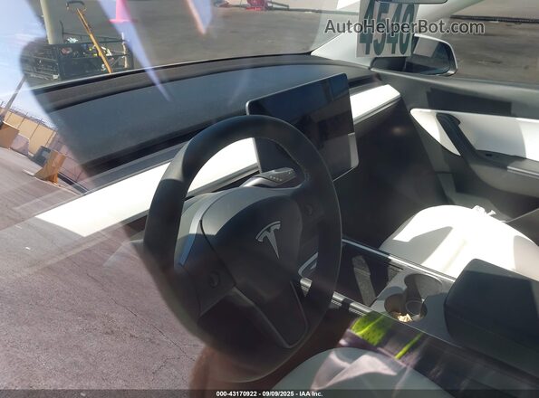 5YJYGDEE3MF219908 2021 TESLA MODEL Y White Rear seats view