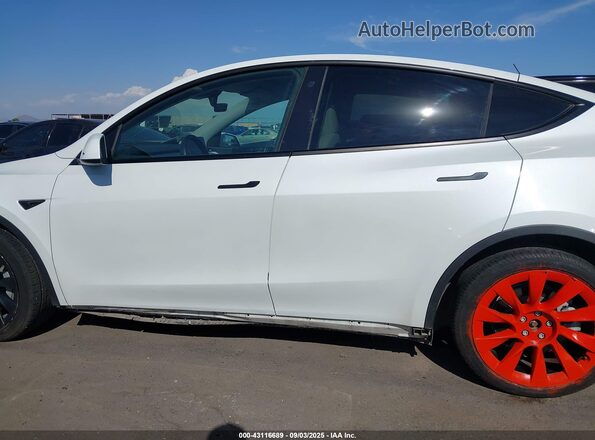 5YJYGDEE4MF212398 2021 TESLA MODEL Y White Սալոնի 360 աստիճան տեսք