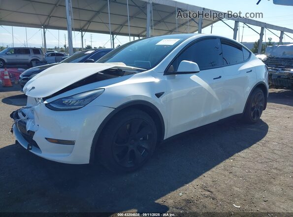 5YJYGDEE5MF214824 2021 TESLA MODEL Y White Առջևի ձախ երեք քառորդ տեսարան