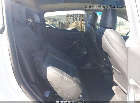 5YJYGDEE5MF214824 2021 TESLA MODEL Y White VIN կոդի պիտակի տեսք