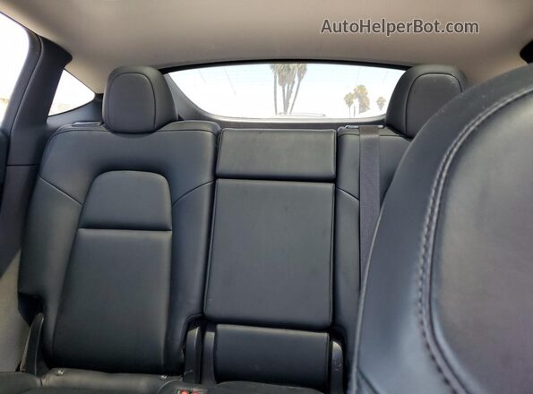 5YJYGDEE5MF215018 2021 TESLA MODEL Black Widok tylnych siedzeń