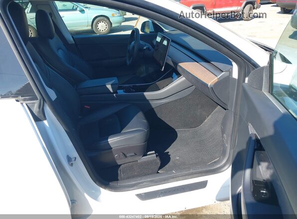 5YJYGDEEXMF078528 2021 TESLA MODEL Y Белый Вид салона спереди