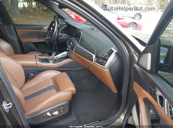 5YMJU0C02N9J27363 2022 BMW X5 Green Вид салону спереду