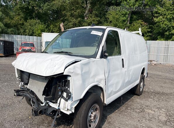 1GTW7AFPXR1232550 2024 GMC SAVANA White Հետևի աջ