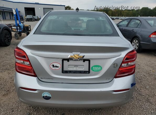 1G1JD5SG0J4115846 2018 CHEVROLET SONIC Серебряный Вид салона спереди