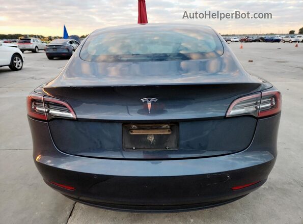 5YJ3E1EA9LF739220 2020 TESLA MODEL 3 Серебряный Вид салона спереди