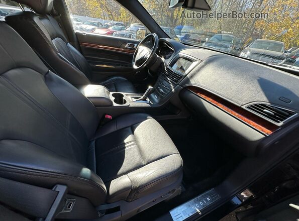 2LMHJ5NK6JBL02688 2018 LINCOLN MKT Black Widok z tyłu
