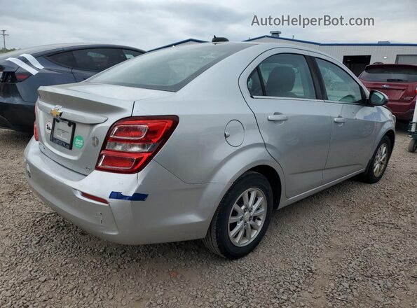 1G1JD5SG0J4115846 2018 CHEVROLET SONIC Серебряный Передняя правая четверть