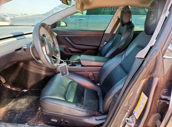 5YJ3E1EA9LF739220 2020 TESLA MODEL 3 Серебряный Вид панели приборов