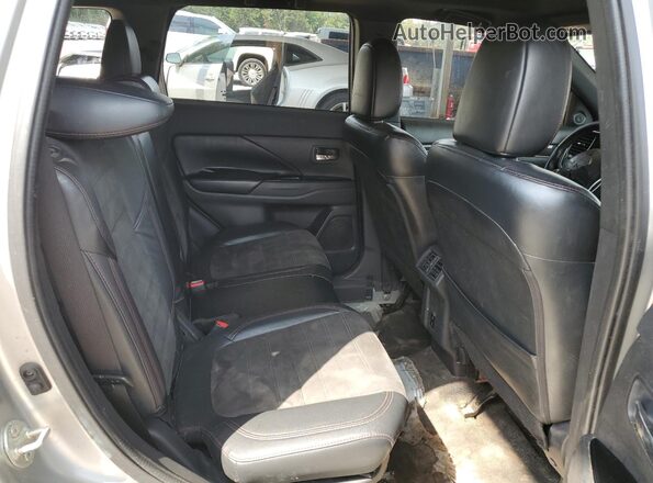 JA4AZ3A37LJ001515 2020 MITSUBISHI OUTLANDER Silver Rear interior view
