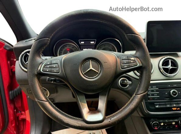 WDCTG4EB4GJ257896 2016 MERCEDES-BENZ GLA-CLASS Красный Вид панели приборов