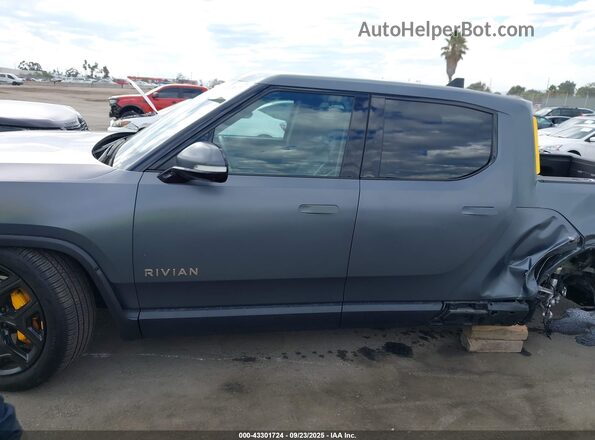 7FCTGAAAXPN018860 2023 RIVIAN R1T Gray Widok wnętrza z tyłu