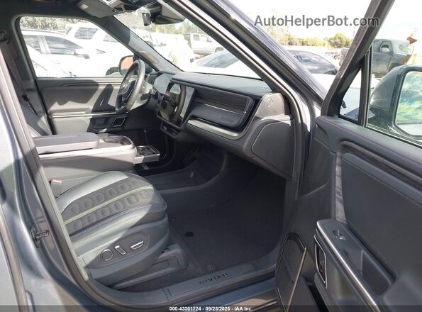 7FCTGAAAXPN018860 2023 RIVIAN R1T Gray Widok wnętrza z przodu