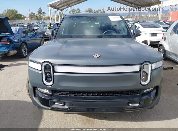 7FCTGAAAXPN018860 2023 RIVIAN R1T Gray Widok deski rozdzielczej