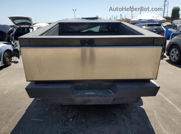 7G2CEHED0RA040175 2024 TESLA CYBERTRUCK Silver 