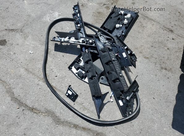 7G2CEHED9RA010334 2024 TESLA CYBERTRUCK Silver 