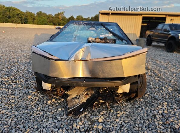 7G2CEHEE1RA032661 2024 TESLA CYBERTRUCK Silver 
