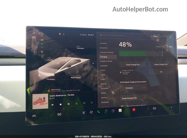 7G2CEHEE7SA061555 2025 TESLA CYBERTRUCK Silver Առջևի վահանակի տեսք