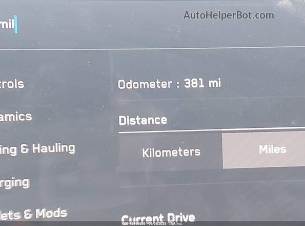 7G2CEHEE7SA061555 2025 TESLA CYBERTRUCK Silver 