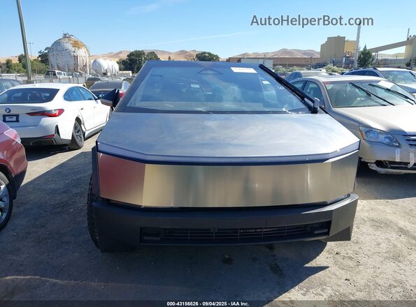 7G2CEHEE7SA061555 2025 TESLA CYBERTRUCK Silver Սարքավորումների վահանակի տեսք