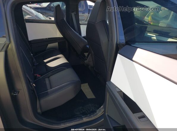 7G2CEHEE7SA061555 2025 TESLA CYBERTRUCK Silver VIN կոդի պիտակի տեսք