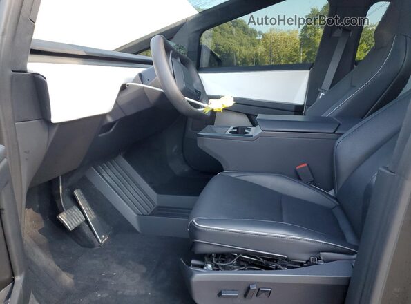 7G2CEHEE8RA017252 2024 TESLA CYBERTRUCK Серебряный Вид салона спереди
