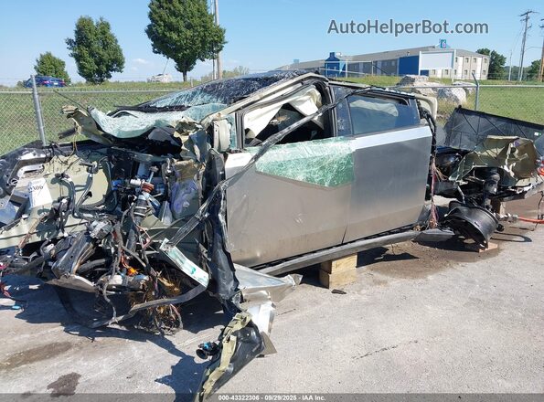 7G2CEHEE9RA025554 2024 TESLA CYBERTRUCK Silver Դիմացի տեսք