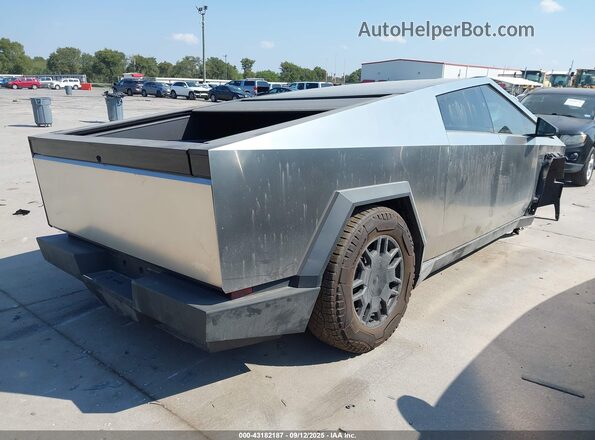 7G2CEHEEXRA038829 2024 TESLA CYBERTRUCK Серебряный 