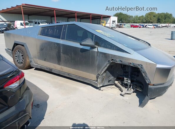 7G2CEHEEXRA038829 2024 TESLA CYBERTRUCK Серебряный 
