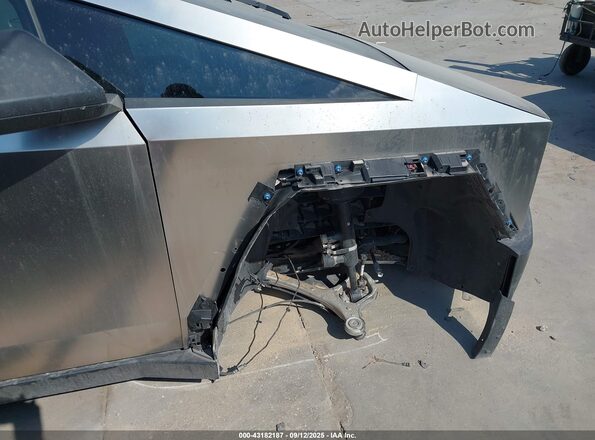7G2CEHEEXRA038829 2024 TESLA CYBERTRUCK Серебряный 