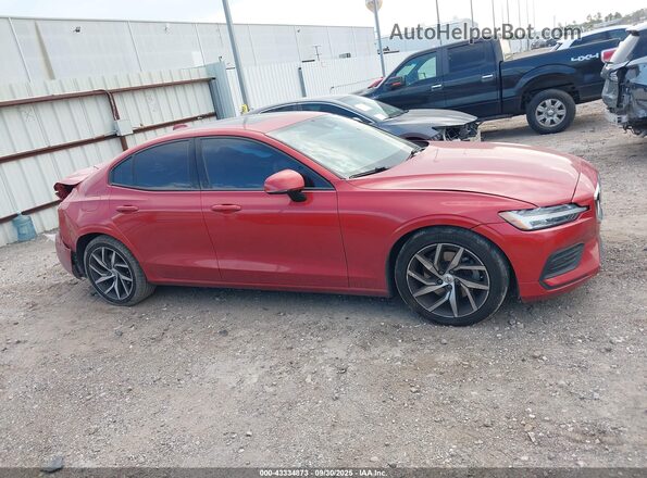 7JR102FK5LG041875 2020 VOLVO S60 Red Widok wnętrza z tyłu
