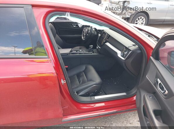 7JR102FK5LG041875 2020 VOLVO S60 Red Widok wnętrza z przodu