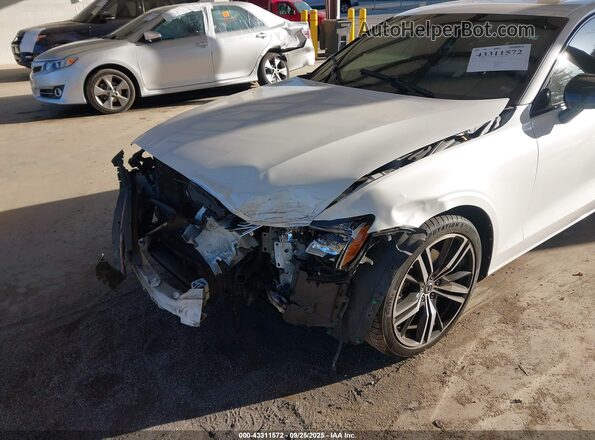 7JR102FM8LG073060 2020 VOLVO S60 White Widok z przodu