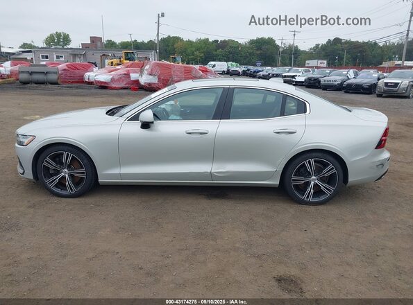 7JRA22TL9LG036458 2020 VOLVO S60 Cream Панорамний вид салону 360°