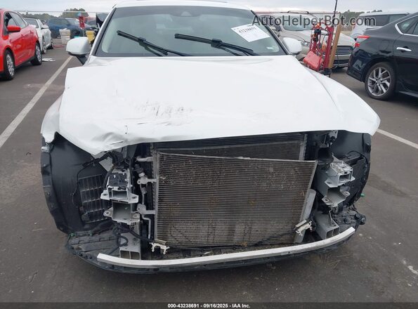 7JRL12TL1NG177748 2022 VOLVO S60 White Widok z przodu
