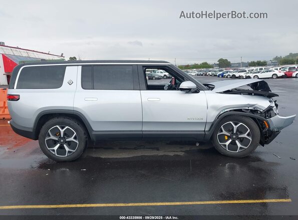 7PDSGABA3RN036435 2024 RIVIAN R1S Gray Vista interior trasera