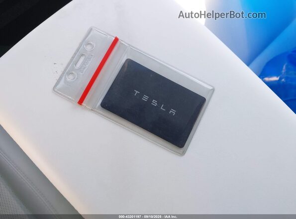 7SAXCBE52TF472585 2026 TESLA MODEL X Silver Вид панелі приладів