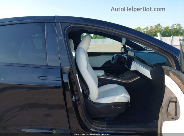 7SAXCBE54NF328359 2022 TESLA MODEL X Черный Вид салона спереди