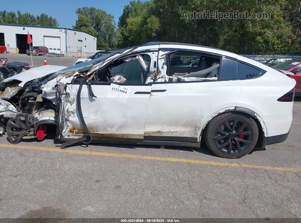 7SAXCBE60PF428146 2023 TESLA MODEL X White 360 interior view