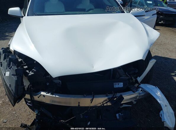 7SAXCBE69PF429215 2023 TESLA MODEL X White Widok z przodu