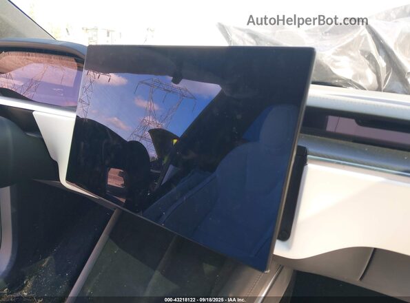 7SAXCBE69PF429215 2023 TESLA MODEL X White Widok tylnych siedzeń