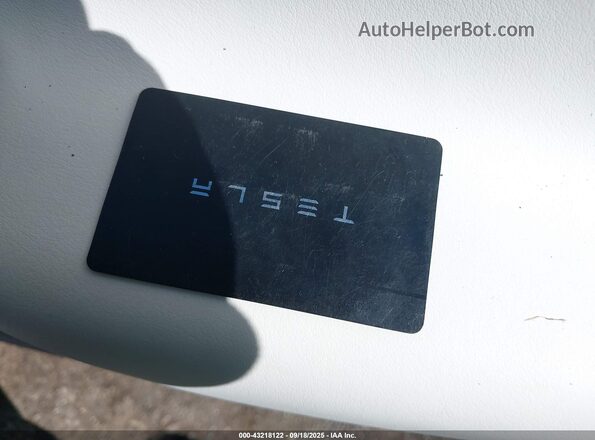 7SAXCBE69PF429215 2023 TESLA MODEL X White Widok deski rozdzielczej
