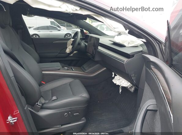7SAXCDE51RF455524 2024 TESLA MODEL X Красный Вид салона спереди