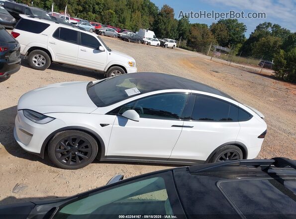7SAXCDE58NF339943 2022 TESLA MODEL X White 360 interior view