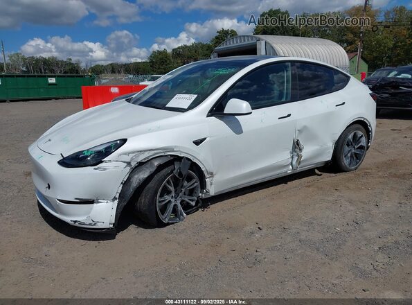 7SAYGAEE2RF118125 2024 TESLA MODEL Y White 