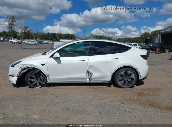 7SAYGAEE2RF118125 2024 TESLA MODEL Y White 