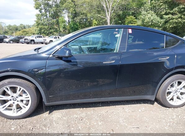 7SAYGAEE5NF385091 2022 TESLA MODEL Y Black უკანა სალონის ხედი