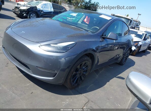7SAYGAEE7NF550199 2022 TESLA MODEL Y Gray Vista tres cuartos delantera izquierda